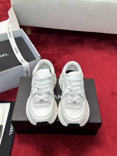 Chanel 25C新款银角大王运动休闲鞋百搭小白鞋 款式搭配不会出错撞色搭配活力满满啊 侧面压印logo 上脚很秀气 鞋面原版定制材料 原版大底Size:35