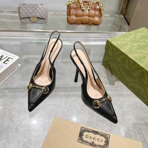 克 羊 35-41 这款gucci Signoria系列浅口鞋以佛罗伦萨中心广场命名，焕新再现品牌发源地的经典优雅格调。这款鞋履匠心融蕴闪亮漆皮、尖头设计和吸睛