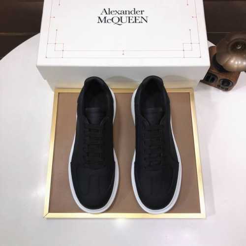 工厂 原单最新 Mqueen 麦昆 情侣款：女35-40，男38-44 官网同步发售！想不出有任何理由不收它！面料采用头层牛皮面 最新材料 ，内里和垫脚是定制同