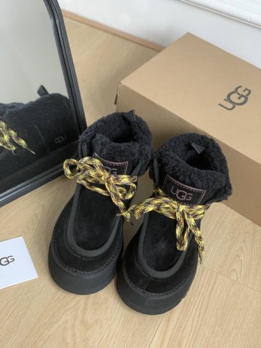 顶级版本 Ugg雪地靴 每年秋冬必备的单品 鞋面羊皮 皮毛一体 绒面羊毛 内里全真羊毛 原版大底！Size:35-39