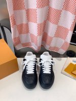 出厂价 男女同款 2024新款运动情侣鞋 厚底 休闲 原版购入开发 做货 Lv Discovery 系带鞋亮相路易威登 四秀场，以科技网格面料和金属质感合成材质