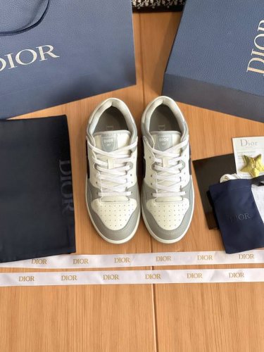 Dior B57系列整双鞋子采购Zp开发打造，全部定制材料，独家开模大底，细节全部对版出货，连包装也做到跟正品一样。码数:男39-44