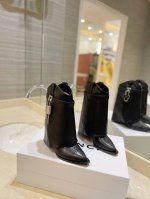 专柜正品级定制版本 Givenchy0 新款刺绣短靴，市面最高版本 纪梵希 锁扣鞋头刺绣花漆款 风靡整个时尚圈 原版开发鞋型超级正 最高还原度鞋型 包裹性非常好