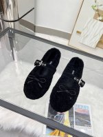 出货 原版1：1 Miumiu代购级独家首发玛丽珍100%纯羊毛鞋 2024秋冬新款羊毛单鞋来自miu Miu系列的细节特写 新季的潮流要素 与此刻挚爱的概念