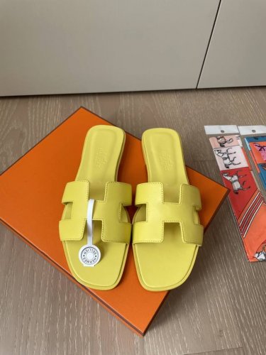平跟 Hermes 爱马仕h拖鞋oran凉鞋系列 时尚又百搭 超级舒服 每个细节都做到极致 原版swift小牛皮 原版1:1独家私模鞋面 原版真皮沿条大底 包装