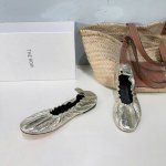 冲量价 小众潮牌the Row 24秋冬新款松紧平底芭蕾跳舞鞋套包奶奶鞋！ 很少会看到一款跳舞鞋会做到这么精细、而且对脚的包容性特别强，把脚型修饰得妥妥的，又不