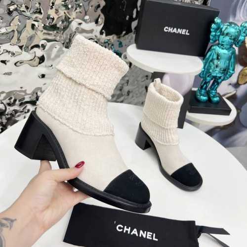 高版本香奈儿chanel，小香2024K秋冬专柜最新款短靴，本季秋冬季节必备单品！！香奈儿女士钟爱简约又难以抗拒系 搭配展现与众不同的穿搭风格、自由混搭闪耀到位