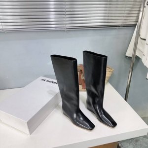 高品质出厂 ！小众潮牌顶级品质！Jilsander 吉尔桑达24Ss秋冬超火内增高坡跟骑士靴长筒靴！万年经典不过时！简约大气款！ 上身无敌修饰腿型！真的帅bao