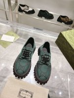 Gucci 古奇春季 男女 同款系带鞋！ 这双休闲系带鞋采用 古奇奥guccio Gucci 字母组合图案的超大版型。凸纹鞋底和撞色饰边增添现代元素，将品牌传统