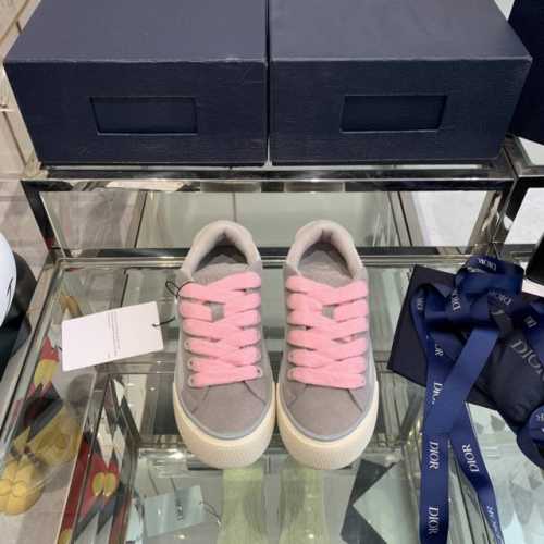 顶级版本 Dior 23秋冬新款运动鞋全网最火爆单品上脚真的绝绝的，真心大爱，王炸开挂系列独家原版一比一开发，所有细节材料绝对到位。 码数:35-44
