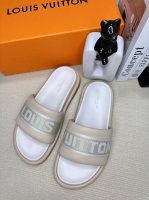 L家 元货源稳定四季有货: 情侣款size：码数：女35-41 男38-45Lv 情侣款专柜主打最新款压花拖鞋硬货上新代购级别！高级感十足！国内外博主刷爆的一款