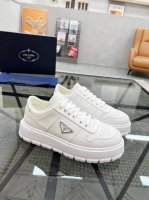 工厂价: 38-44Prada 普拉达新款男士真皮运动鞋，市面最高版本 、欢迎任意对比！原版皮料质感极佳，超上档次！意大利进口胎羊网内里，可拆式垫！奢华用料、精