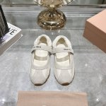 出厂330代购级 miumi* 缪缪 25Ss 春夏新款 阿甘鞋休闲运动鞋 玛丽珍魔术贴运动鞋 太好看啦！大爆款再次来袭，魔术贴的设计真的是可可爱爱！Miumi