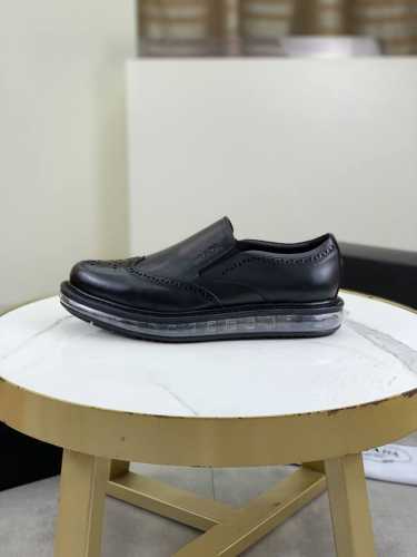 工厂价 P家新品 PRAD* 普拉-达 新款休闲正装气垫套脚鞋 这款一脚蹬气垫运动鞋采用进口开边珠 柔软腊面小牛皮鞋面打造，质感上乘，舒适透气，搭配超柔韧性半透