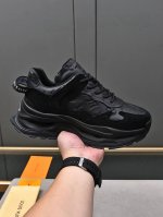 牛里LOUIS VUITTON 路易威登新品米兰时装走秀款lv家标志，大咖风范，时尚潮人必备进口材料牛皮水染牛里特供大底码数38-44 45 46定做
