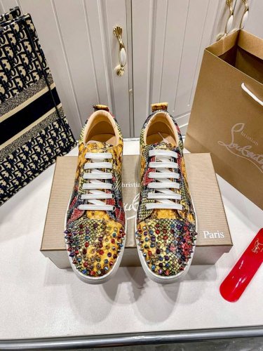 橙子出厂价P ，男码10 定制款 Christian Louboutin Cl低帮板鞋系列 铆钉 水钻 运动鞋休闲鞋红底鞋 情侣款 定做时间较长，请耐心等待！