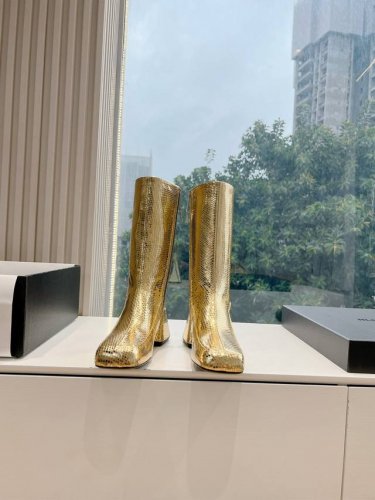 G303Jilsander24S 春夏新品吉尔桑达弹力袜靴短靴喜歡jil Sander經典同款还有洋气红色哟國國 保留原有的幼帶元素，不失高級感。方頭提升時尚度