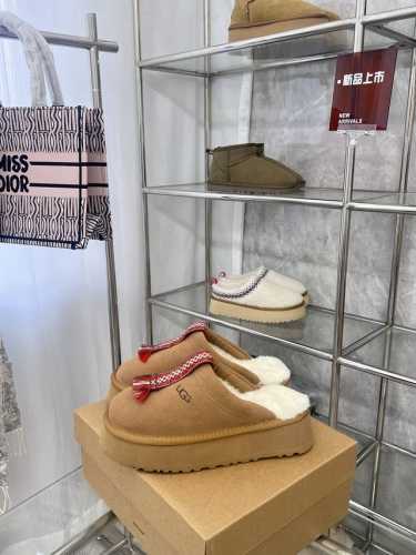橙子出厂价 Ugg塔茨尔 秋冬新款雪地靴 麦穗厚底毛毛拖鞋 刘海拖 翻毛皮鞋面质感高级 一脚蹬设计 毛毛拖鞋 包头半拖穿脱方便 复古撞色 搭配撞色编织穗带 鞋底