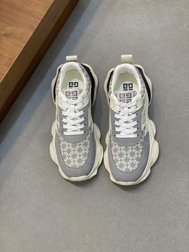出厂价 Gv *y～全新GIV 1男士厚底增高休闲运动鞋，鞋面高品质小牛皮打造，上脚效果帅气有型，增高5CM，提升气场，鞋身撞色拼接设计，饰有4G LOGO标志