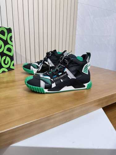 价:商品商标：Dg 杜嘉班纳 高帮运动鞋正码码数: 38-44 可订做45.46商品材料：鞋面进口牛皮拼接原版布料，透气内里，原版大底编 号：803