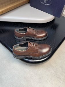 prada 普拉达 -高端品质 原单 -鞋面：进口蜡感纳帕小牛皮、完美拼接 -内里：水染牛皮 -大底：超真皮 橡胶；组合成型真皮大底 -超高品控 做工精细：凸显