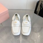 出厂价 MiuMiu 缪缪25ss春夏走秀款，一脚蹬懒人单鞋 芭蕾舞鞋今年最值得入手的单鞋 ！超多网红明星上脚 miumiu今年秋冬确实泰酷辣 秋冬限定款 专柜
