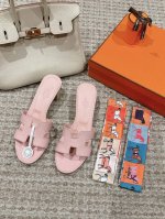 出厂价 Hermes 爱马仕oasis凉鞋系列 时尚又百搭 超级舒服 每个细节都做到极致 原版1:1独家私模鞋面 原版真皮大底 包装:每对均配两条h家vip丝巾