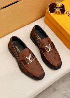 商品商标：LOUIS VUITTON 路易威登 休闲皮鞋正码码数: 38-44 45订制 商品材料：精选 进口头层漆皮印花鞋面+奢华五金扣，进口头层牛皮内里。强