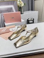 高品质出厂 MiuMiu复古方头凉鞋 简单又经典 时髦复古vintage miumiu中古鞋 非常百搭 不挑人 穿着不累脚 绝对入手不亏的一双面料：金属皮+羊皮