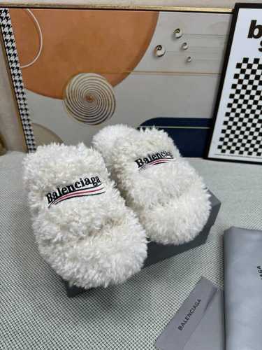 顶级版本 厚底真羊毛！新色！Balenciag 巴黎世家潮品毛拖 ！ 最新的 Political Campaign 徽标刺绣！高级感满满当当！ 欧美名媛 明星