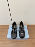 prada 25新品 玛丽珍蝴蝶结时尚百搭单鞋！P380 prada新款芭蕾舞实物尊嘟很美 丝绒玛丽珍黄蓉漆皮芭蕾舞鞋也都是很值得美眉们入手的单品 面料：天鹅绒