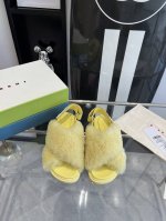 代购级 Marni 玛尼新款毛毛凉鞋 是来自意大利的独立设计师品牌，迅速走红国际时装界的一个著名品牌。 纯粹的奢华感是marni所致力打造的风格。凉鞋的透气结构