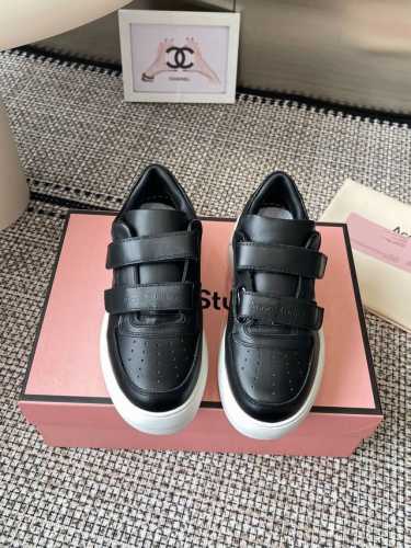 380Acne Studios 25Ss 最新厚底休闲魔术贴笑脸小白鞋 最受欢迎的单品当属小白鞋，可以搭配出N种风格，无论你想扮成帅气的牛仔还是优雅的Ol，它都