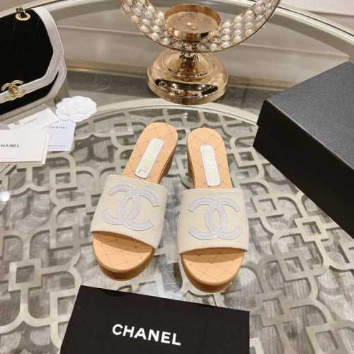 Chane L Ss24 New Arrival～ 小香经典坡跟厚底 拖鞋经典色 正品比对图组，大货开箱视频！ 面料：原版开模布料 内里小羊皮！ 鞋型、材质、工
