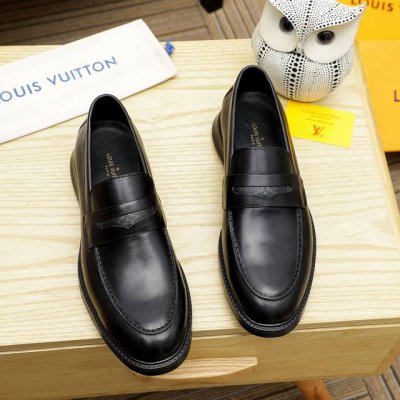 Louis Vuitton 路易威登 新款官网爆款！原版一比一复刻，那种沉稳内涵儒雅的品味无法言喻的开启时尚鞋履的旅程从容应对各种场合！大牌的气势不言而明！上脚