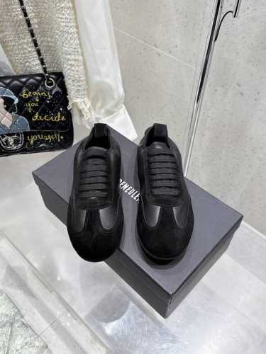 代购级 ANN DEMEULEMEESTE 最新款 经典德训鞋秋冬新款持续上新中！最新款经典德训鞋！这款真的非常的经典，配色是黑色或者是白灰色，鞋子真的炒鸡轻便