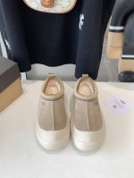 出厂价 Ugg王一博二代塔茨雪地靴 加入民族风元素男女同款 真的巨巨巨好穿 上脚贼好看轻巧 不用担心不好配休闲运动装了，这就是为潮人设计的 内里都是真羊毛 暖暖