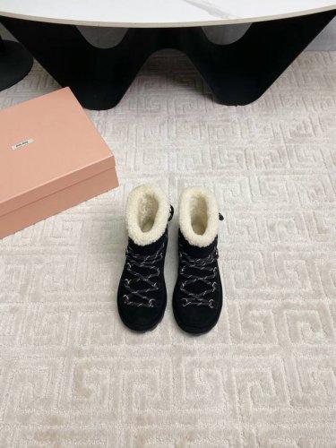 出厂 Miumiu缪缪 24最新羊毛靴雪地靴 Ss羊毛雪地靴滑雪靴系列，系带松紧 轻奢的内蕴品质，自带温暖的腔调，材穿着舒服，爱不释手，高颜值高品质防水防滑巨保