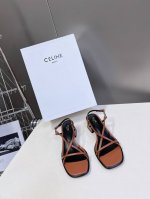 Celine 思琳春夏最新款复古凯旋门时髦粗跟凉鞋夏天搭配袜子 简直绝绝子了复古的点上带上了满分时髦感颜值 绝原版购入开发 依旧最高输出还原原版定制复古感胎牛皮