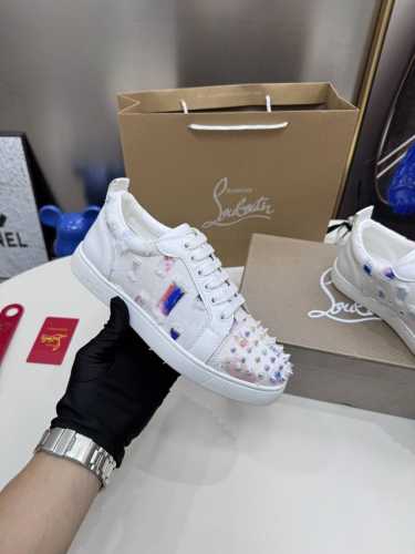橙子出厂价P ，男码10 定制款 Christian Louboutin Cl低帮板鞋系列 铆钉 水钻 运动鞋休闲鞋红底鞋 情侣款 定做时间较长，请耐心等待！