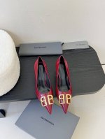 BALENCIA新款高跟鞋超有气质妥妥的自留款 上脚尤为惊艳，闭眼入都是不会后悔 进口牛漆皮鞋面 羊皮内里 真皮大底 尺码:35–39 40定制