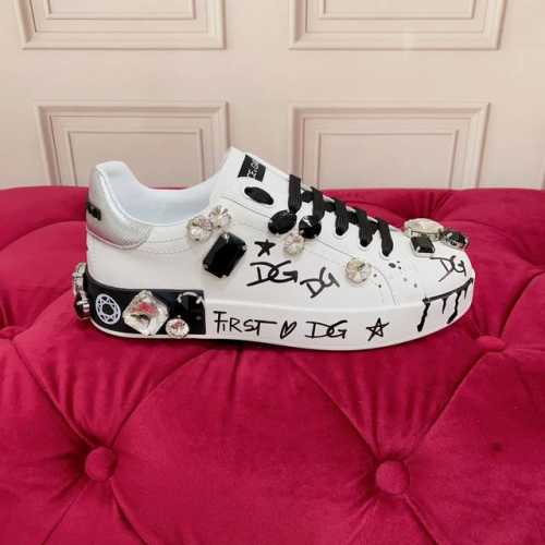 工厂价： 高端版本 高质量 品牌大底dolce & Gabbana 新款 顶级版本 高端质量 独家精工定制上市 黑白宝石工艺点缀绝美奢华闪耀 精湛的做工 众多人
