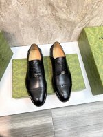 G家新品 Gucc* 古～ Jordaan系列男士马衔扣乐福鞋皮鞋 官方售价rmb P8870 采用进口牛皮 打造制成 饰以品牌标志性马衔扣细节 致敬gucc*
