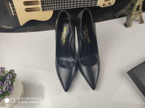真皮底 Saint Laurent 圣罗兰、细跟高跟鞋早春专柜同步最新款、YSL经典上乘美艳力作 专柜最火春夏系列 兼备气质 时尚 经典耐看的设计风格 上脚效果