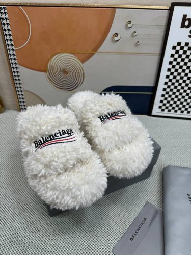 顶级版本 厚底真羊毛！新色！Balenciag 巴黎世家潮品毛拖 ！ 最新的 Political Campaign 徽标刺绣！高级感满满当当！ 欧美名媛 明星