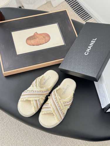 Chanel 24P新款交叉拖鞋上脚很舒服 适合日常通勤鞋面采用妮布 非常柔软Size：35-39 其他码数定