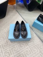 出厂 Prada* 普拉达Ss25New Arrival～P家2025Ss新品三角扣单鞋乐福鞋 顶级品质... 经典三角标，经典鞋型，可以给予满眼的爱意 超级好