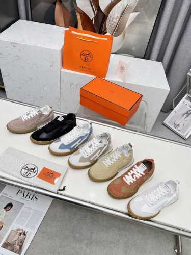 工厂价 女装女鞋 运动原单 原版复制爆款来袭HERMES.2025经典升级版面料进口羊京，内里:羊皮里。垫脚：羊皮里超级经典的爱马仕休闲鞋.穿上你就是女王.法抗