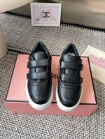 380Acne Studios 25Ss 最新厚底休闲魔术贴笑脸小白鞋 最受欢迎的单品当属小白鞋，可以搭配出N种风格，无论你想扮成帅气的牛仔还是优雅的Ol，它都