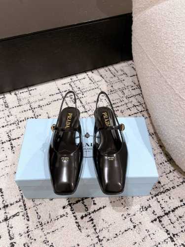 Prada 普拉达 25ss早春新款 绝美方头平底玛丽珍鞋时尚界久违的极简之美 经典时尚配色 毫不费力的优雅风来袭 时髦 精致 绝美 方头开边珠外穿时尚气质简约